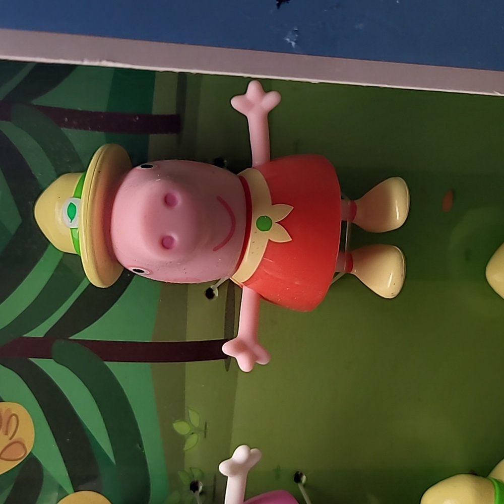 NIB Peppa Pig Peppa's Nature Day Woodland Club Pig Figures New - Picture 3 of 6